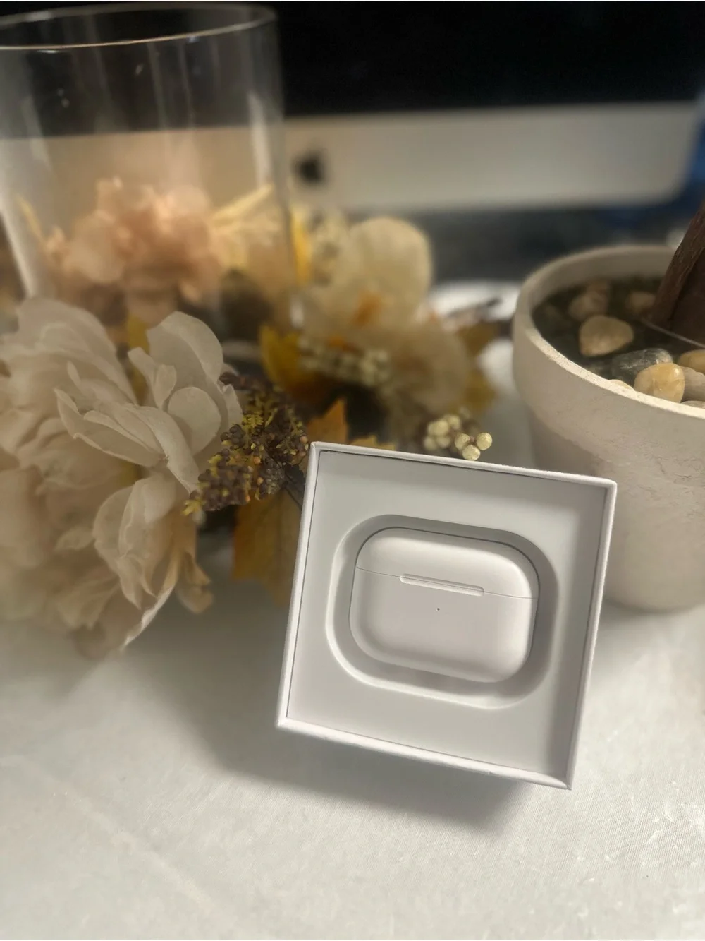 Apple White AirPods Pro Wireless Earbuds